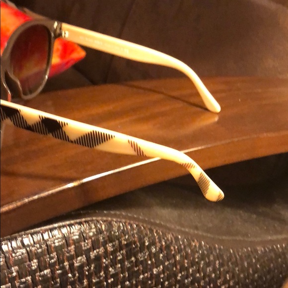 Burberry Sunglasses - Picture 5 of 8
